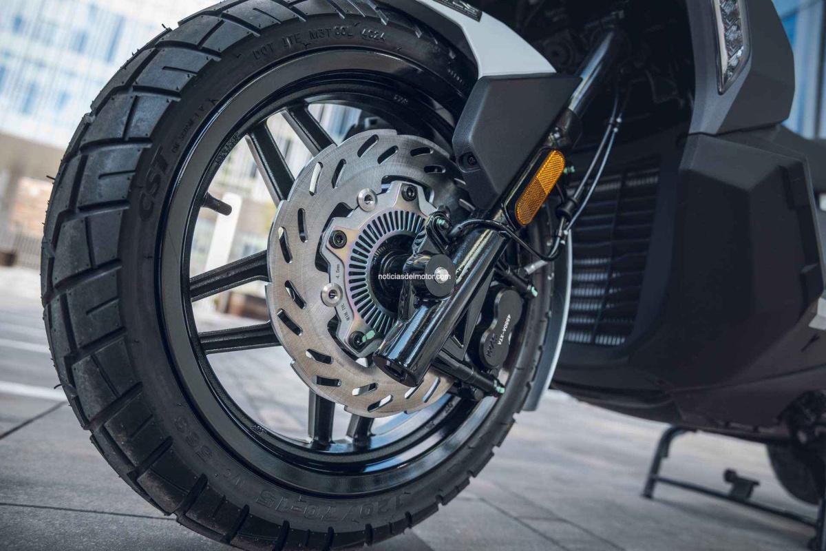 SYM APUESTA POR LA MEDIA CILINDRADA CON EL NUEVO ADX 300, SU NUEVO SCOOTER CROSSOVER CON LA MEJOR RELACIÓN CALIDAD-PRECIO- PRESTACIONES POR DEBAJO DE LOS 5.000 EUROS
