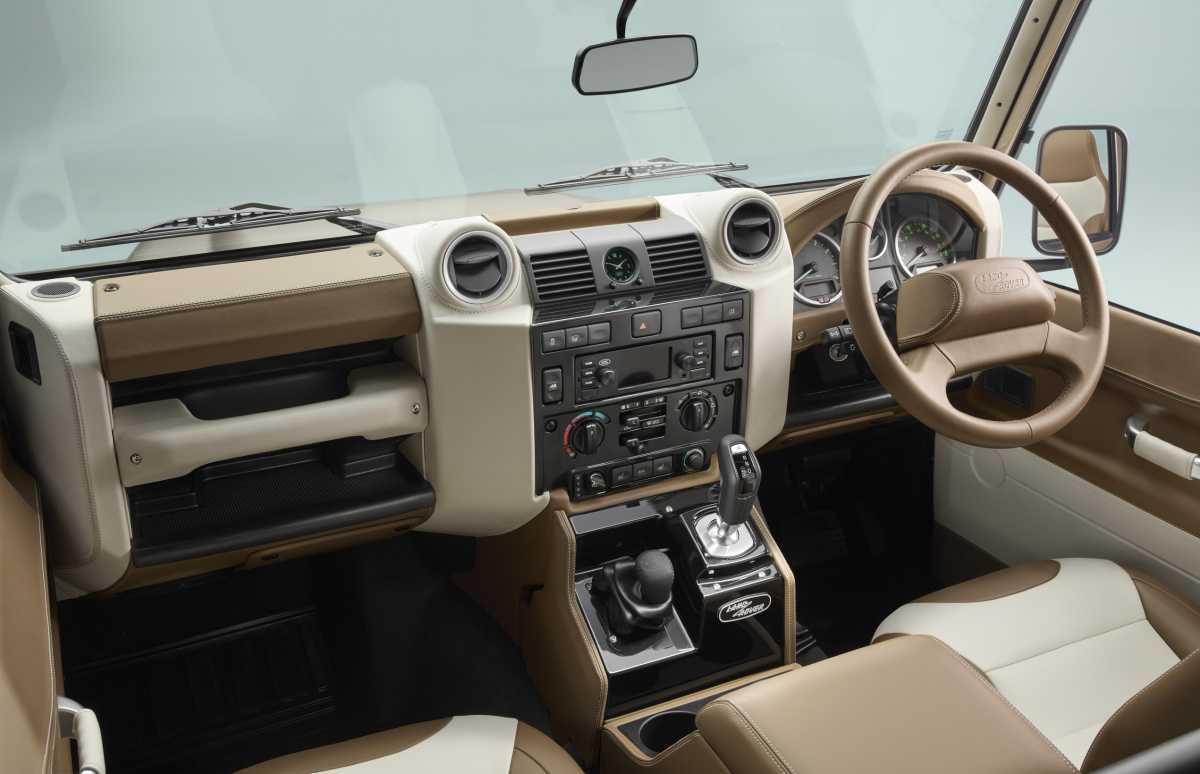 EL REGRESO DE UN ICONO: LAND ROVER CLASSIC PRESENTA EL CLASSIC DEFENDER V8 SOFT TOP EL REGRESO DE UN ICONO: LAND ROVER CLASSIC PRESENTA EL CLASSIC DEFENDER V8 SOFT TOP