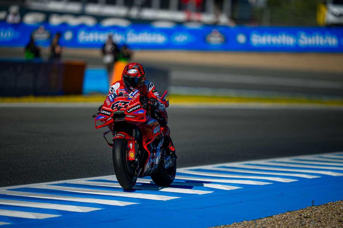 Marc Márquez y el Ducati Lenovo Team dominan la Sprint de Jerez. Bagnaia sube al podio en tercera posición  Marc Márquez y el Ducati Lenovo Team dominan la Sprint de Jerez. Bagnaia sube al podio en tercera posición