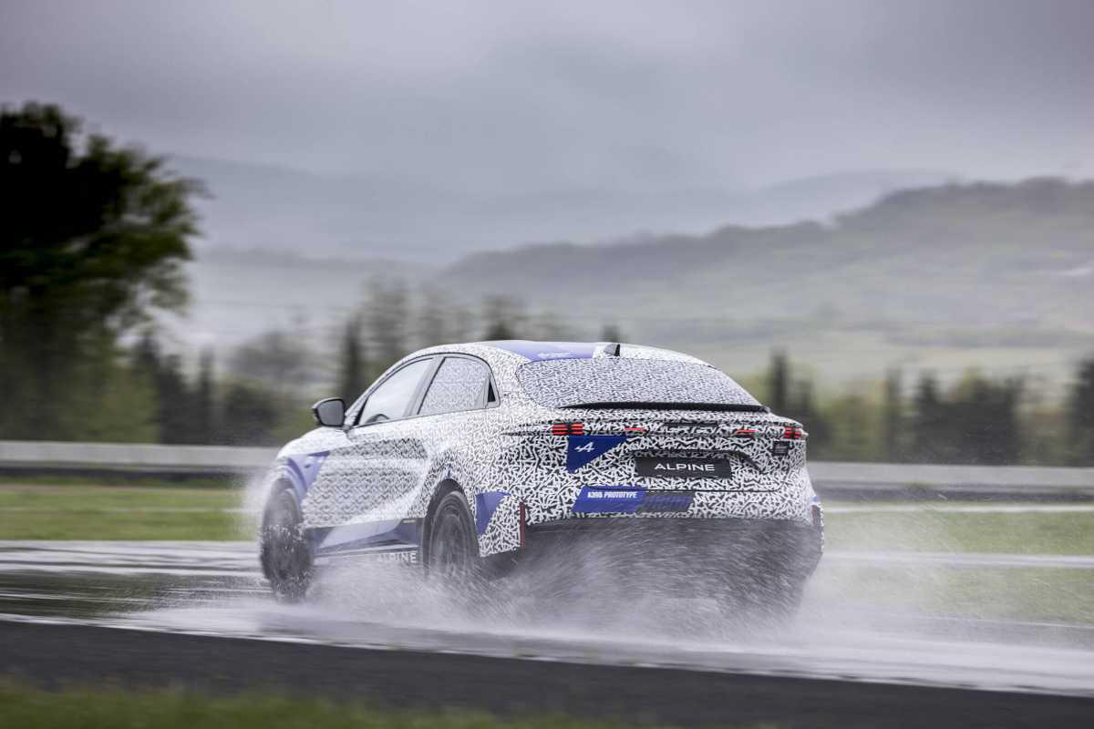 A390: ÚLTIMAS PRUEBAS DINÁMICA PARA EL SPORT FASTBACK DE ALPINE A390: ÚLTIMAS PRUEBAS DINÁMICA PARA EL SPORT FASTBACK DE ALPINE