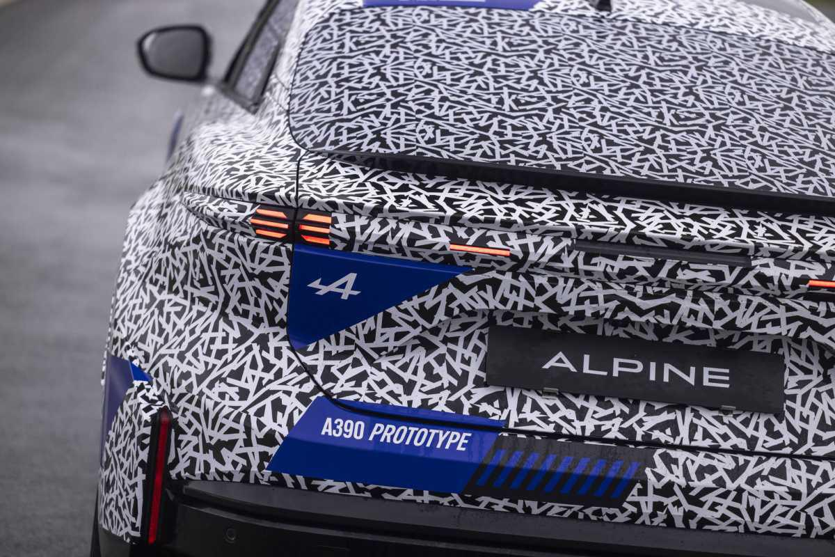 A390: ÚLTIMAS PRUEBAS DINÁMICA PARA EL SPORT FASTBACK DE ALPINE A390: ÚLTIMAS PRUEBAS DINÁMICA PARA EL SPORT FASTBACK DE ALPINE