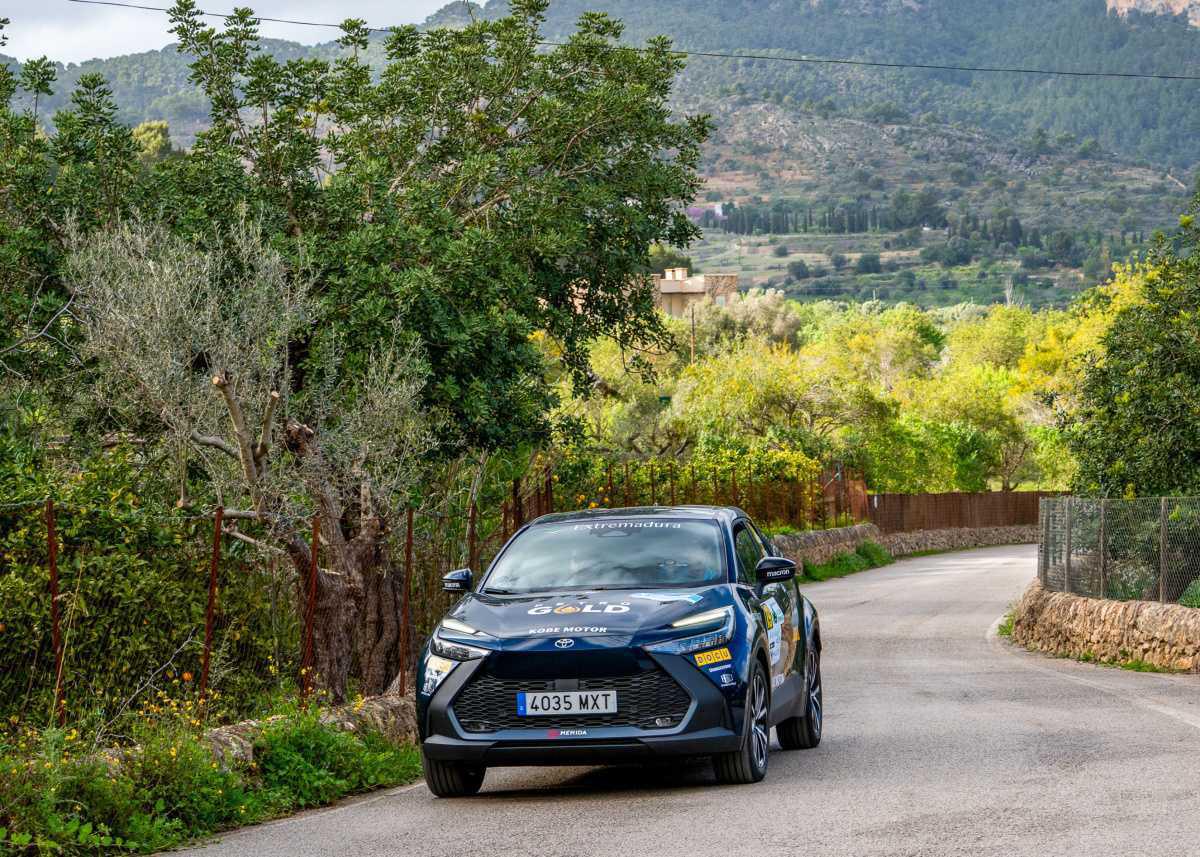 CONTINUA LA PELEA POR EL TÍTULO EN LLANES CONTINUA LA PELEA POR EL TÍTULO EN LLANES