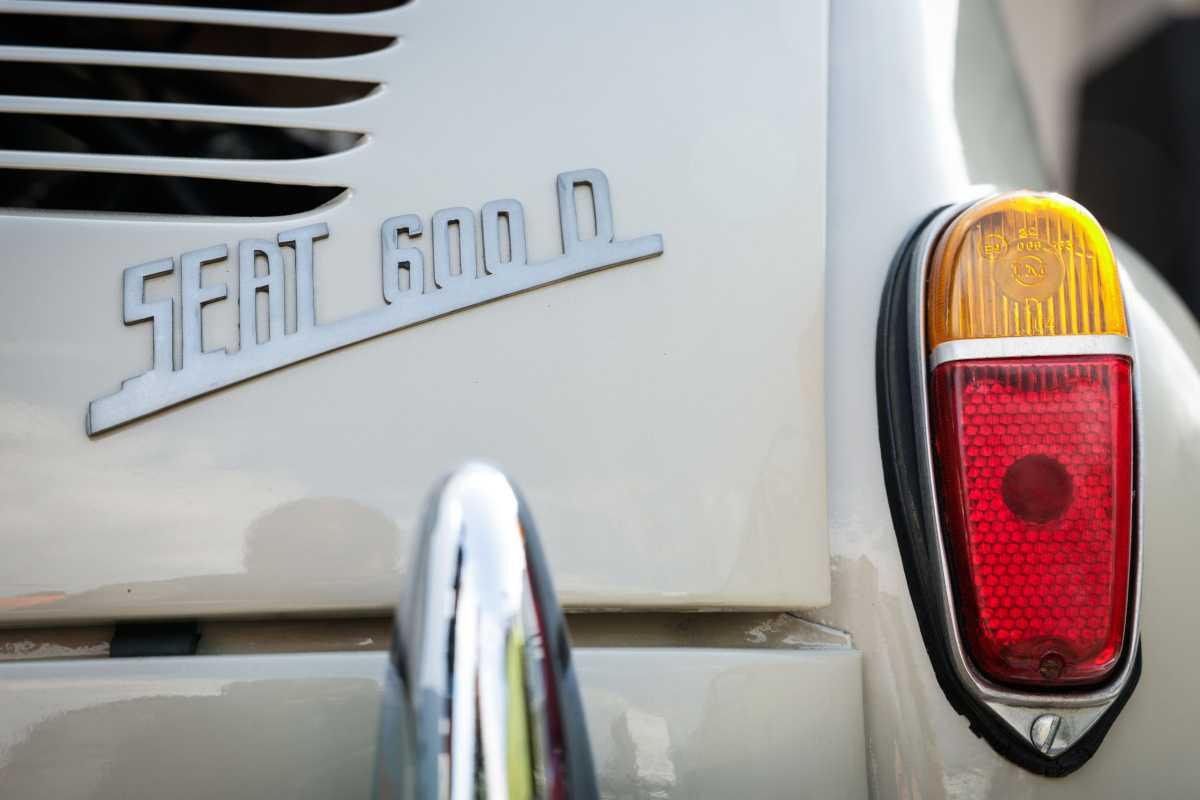 SEAT Y LA ONCE SE UNEN PARA CELEBRAR EL 75º ANIVERSARIO DE LA MARCA AUTOMOVILÍSTICA SEAT Y LA ONCE SE UNEN PARA CELEBRAR EL 75º ANIVERSARIO DE LA MARCA AUTOMOVILÍSTICA