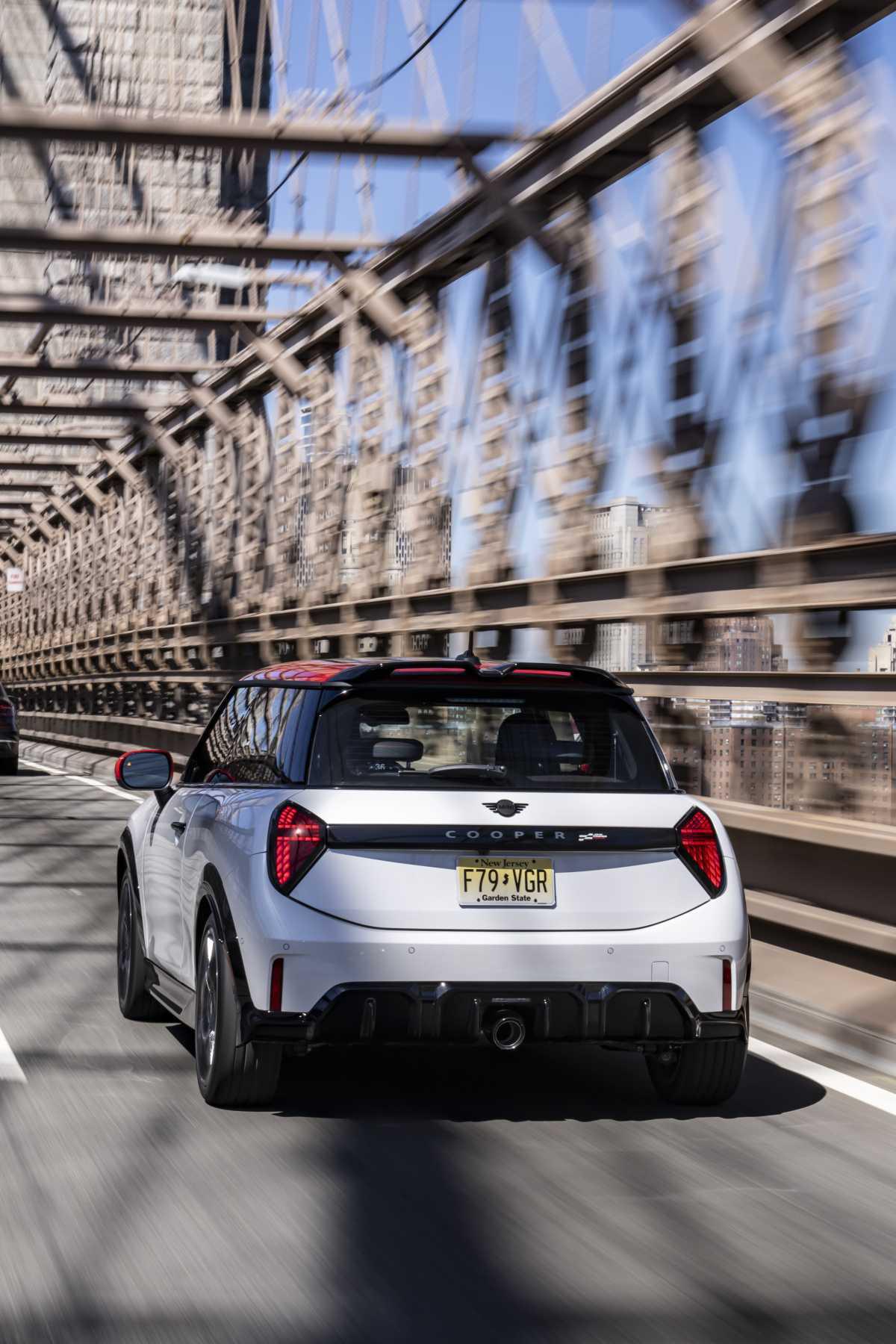 ALTAS PRESTACIONES EN NUEVA YORK: CON EL MINI JOHN COOPER WORKS EN LA GRAN MANZANA ALTAS PRESTACIONES EN NUEVA YORK: CON EL MINI JOHN COOPER WORKS EN LA GRAN MANZANA