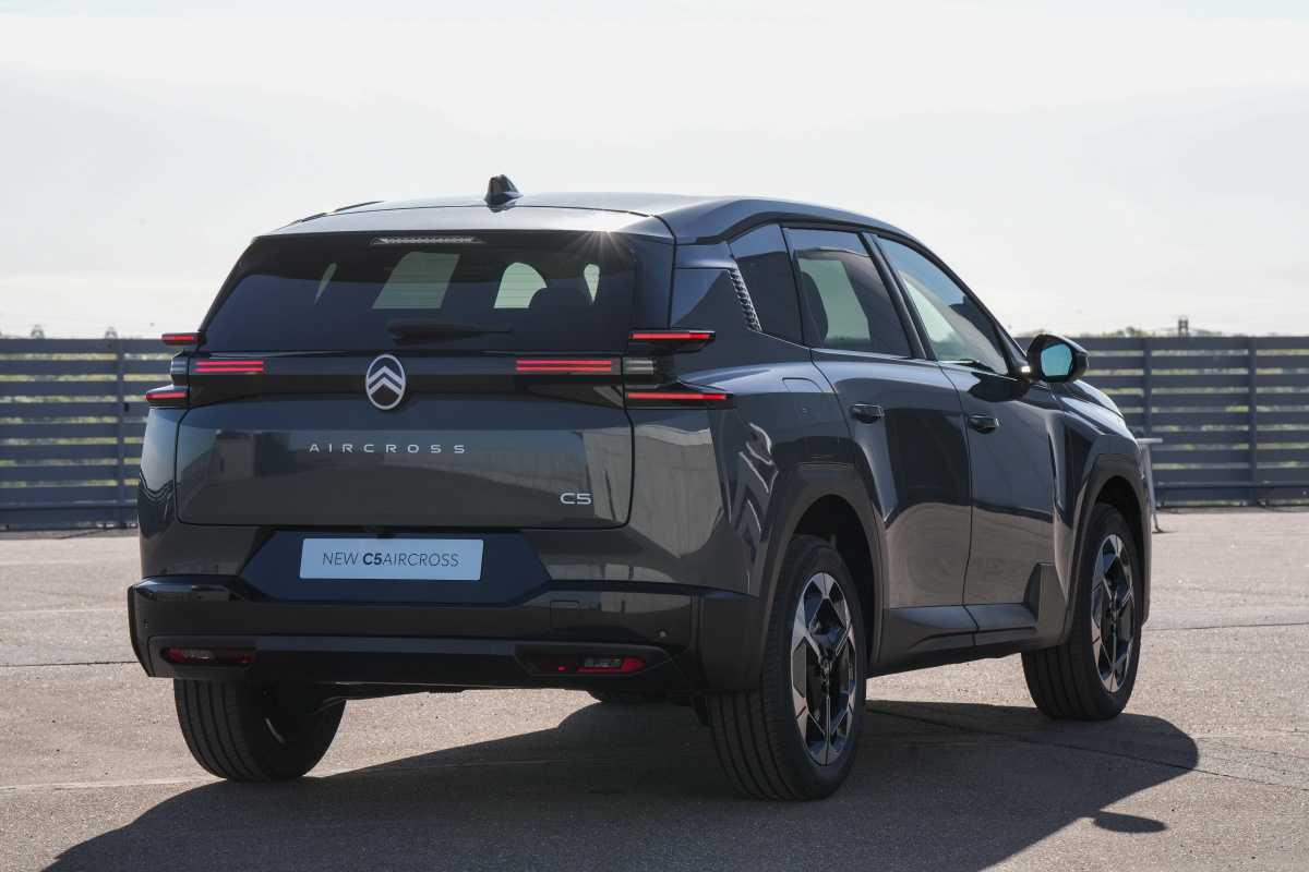 EL NUEVO C5 AIRCROSS OFRECE MAYOR TRANQUILIDAD: MÁS ESPACIO, CONFORT Y TECNOLOGÍA, AHORA DISPONIBLE EN VERSIÓN ELÉCTRICA EL NUEVO C5 AIRCROSS OFRECE MAYOR TRANQUILIDAD: MÁS ESPACIO, CONFORT Y TECNOLOGÍA, AHORA DISPONIBLE EN VERSIÓN ELÉCTRICA