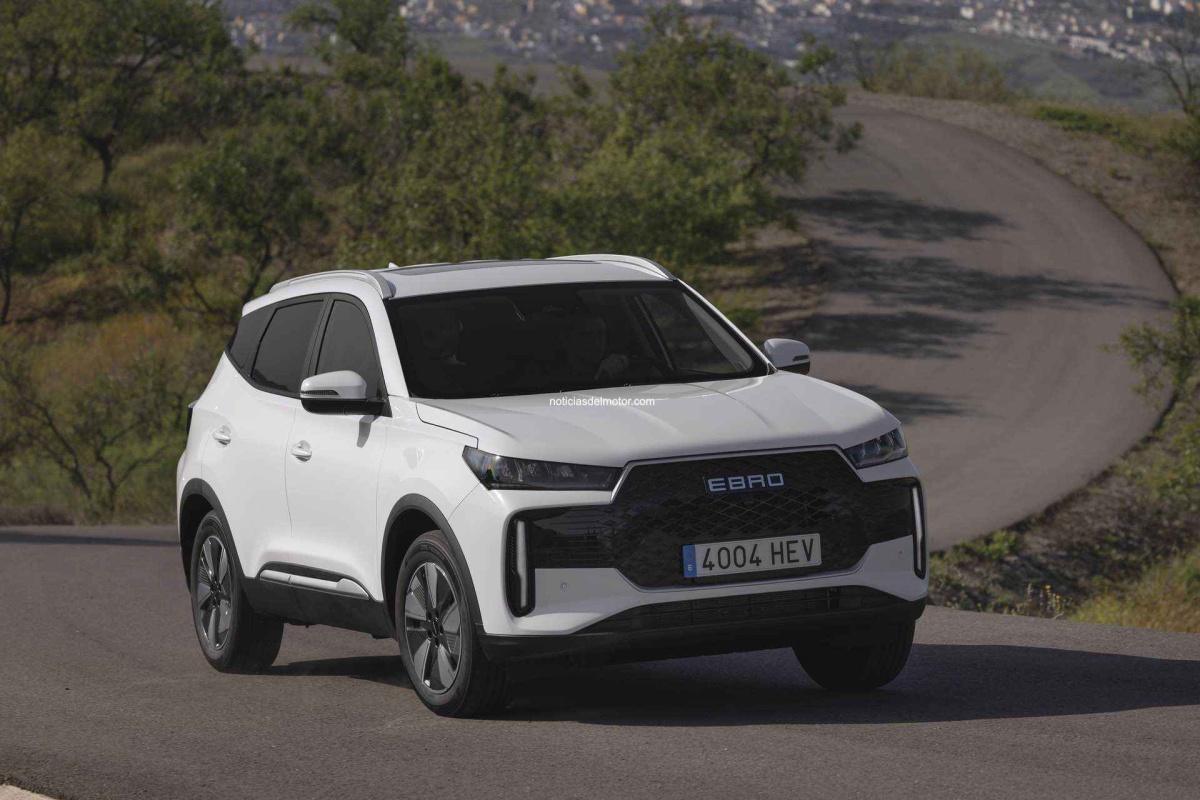EL EBRO S400 CONQUISTA A LOS ASISTENTES DE AUTOMOBILE BARCELONA