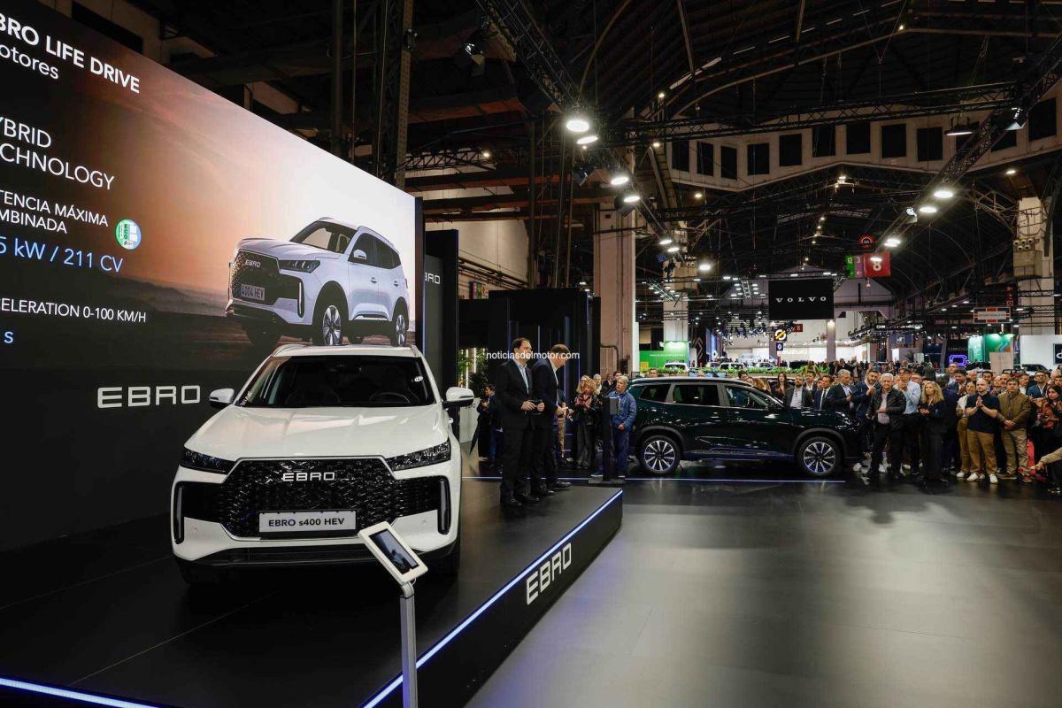 EL EBRO S400 CONQUISTA A LOS ASISTENTES DE AUTOMOBILE BARCELONA EL EBRO S400 CONQUISTA A LOS ASISTENTES DE AUTOMOBILE BARCELONA