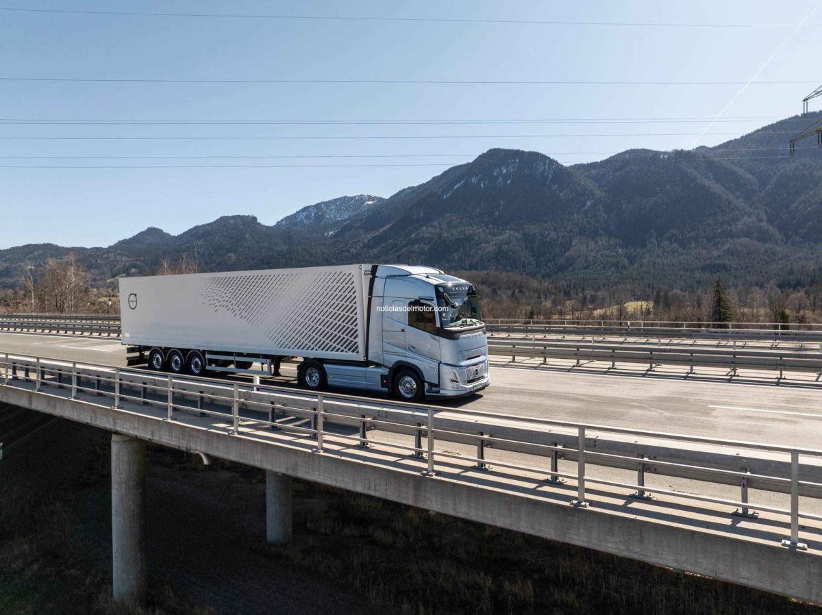 VOLVO TRUCKS SE INSPIRA EN LA INDUSTRIA AEROESPACIAL Y LLEVA LA AERODINÁMICA UN PASO MÁS ALLÁ VOLVO TRUCKS SE INSPIRA EN LA INDUSTRIA AEROESPACIAL Y LLEVA LA AERODINÁMICA UN PASO MÁS ALLÁ