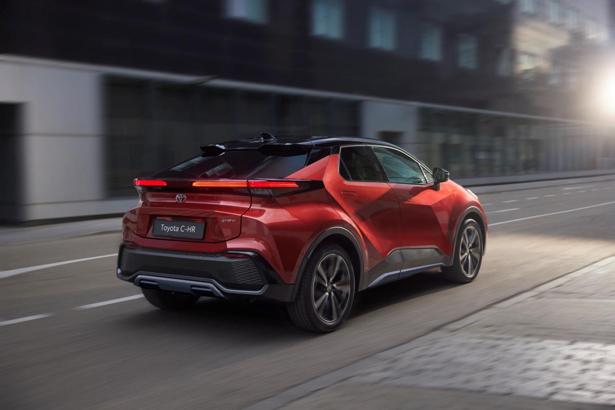 LA GAMA HÍBRIDA DE TOYOTA ESPAÑA, AHORA MÁS ACCESIBLE: TOYOTA COROLLA DESDE 25.950€ Y TOYOTA C-HR HYBRID DESDE 31.500€