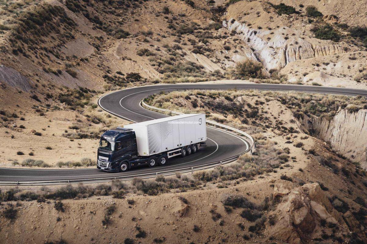 DIRECCIÓN INTELIGENTE DE VOLVO TRUCKS: LA TECNOLOGÍA QUE CUIDA DEL CONDUCTOR Y DEL CAMIÓN