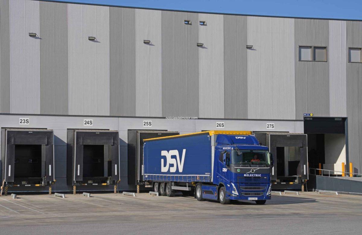 DSV ESPAÑA INCORPORA SUS PRIMEROS CAMIONES VOLVO FH ELECTRIC PARA EL TRANSPORTE NACIONAL POR CARRETERA