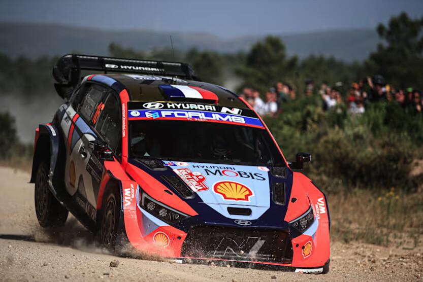 Ogier amplía su ventaja mientras sus rivales de Hyundai tienen problemas en Cerdeña