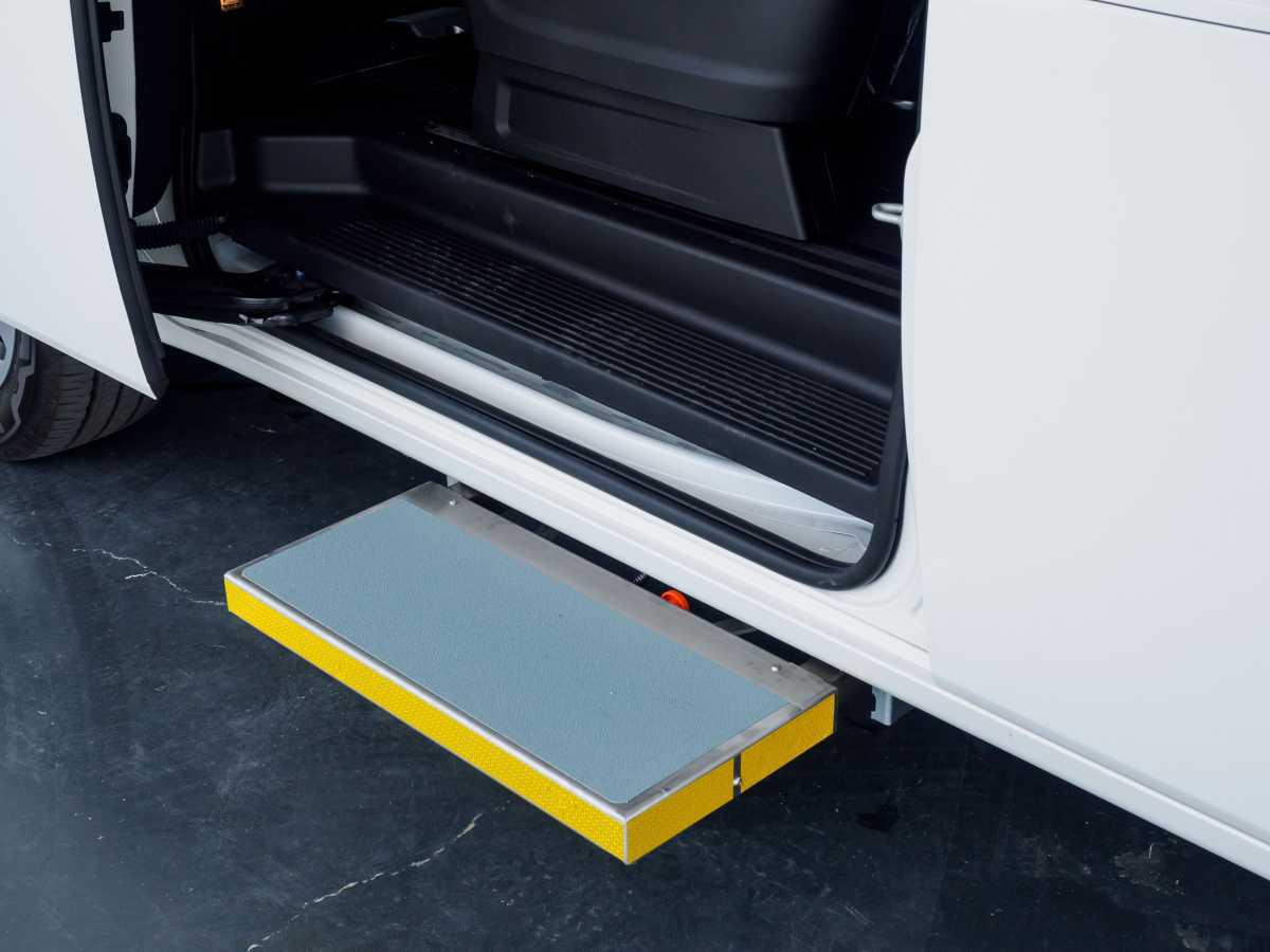 HYUNDAI JUNTO A REHATRANS LANZA EL NUEVO HYUNDAI STARIA HEV ADAPTADO PARA PERSONAS CON MOVILIDAD REDUCIDA
