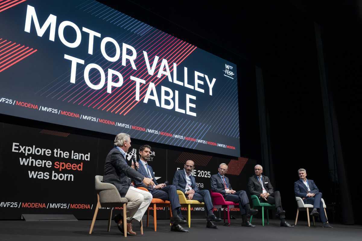 MASERATI ILUMINA EL MOTOR VALLEY FEST 2025 MASERATI ILUMINA EL MOTOR VALLEY FEST 2025