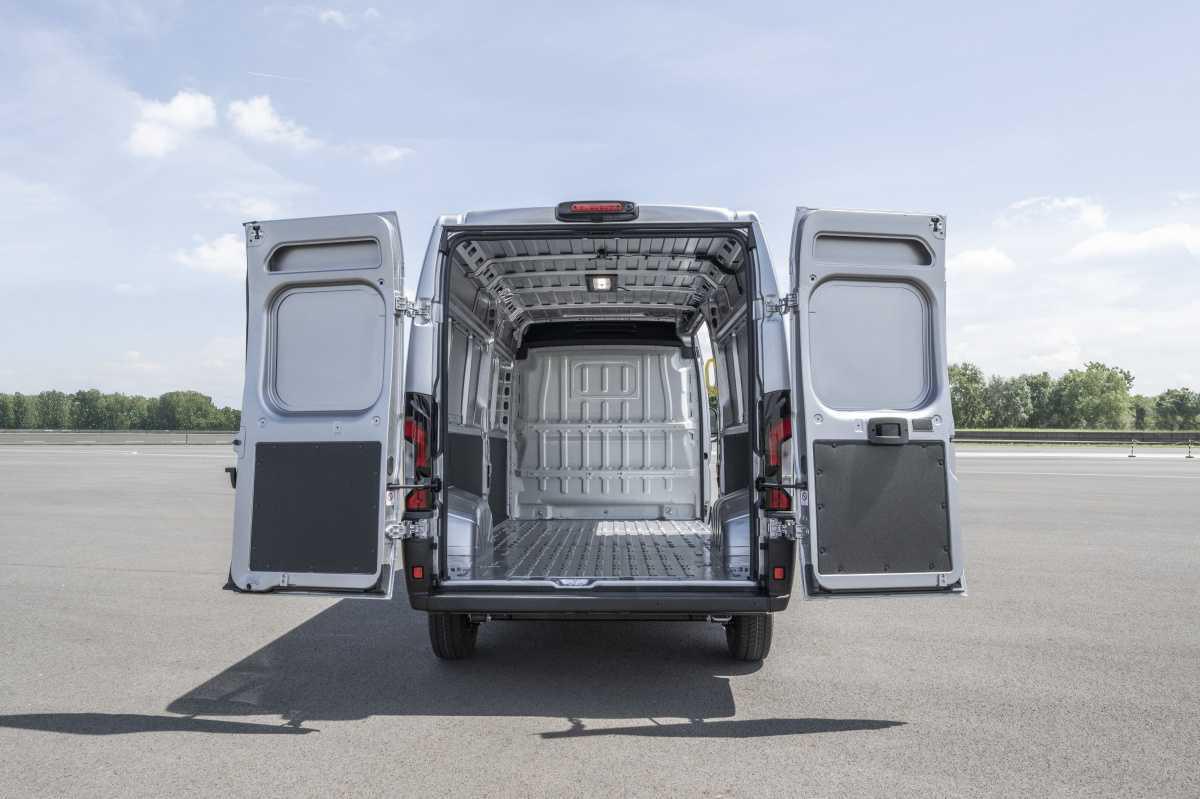 IVECO COMPLETA SU OFERTA ELÉCTRICA DE VEHÍCULOS COMERCIALES LIGEROS CON LOS NUEVOS EJOLLY Y ESUPERJOLLY: