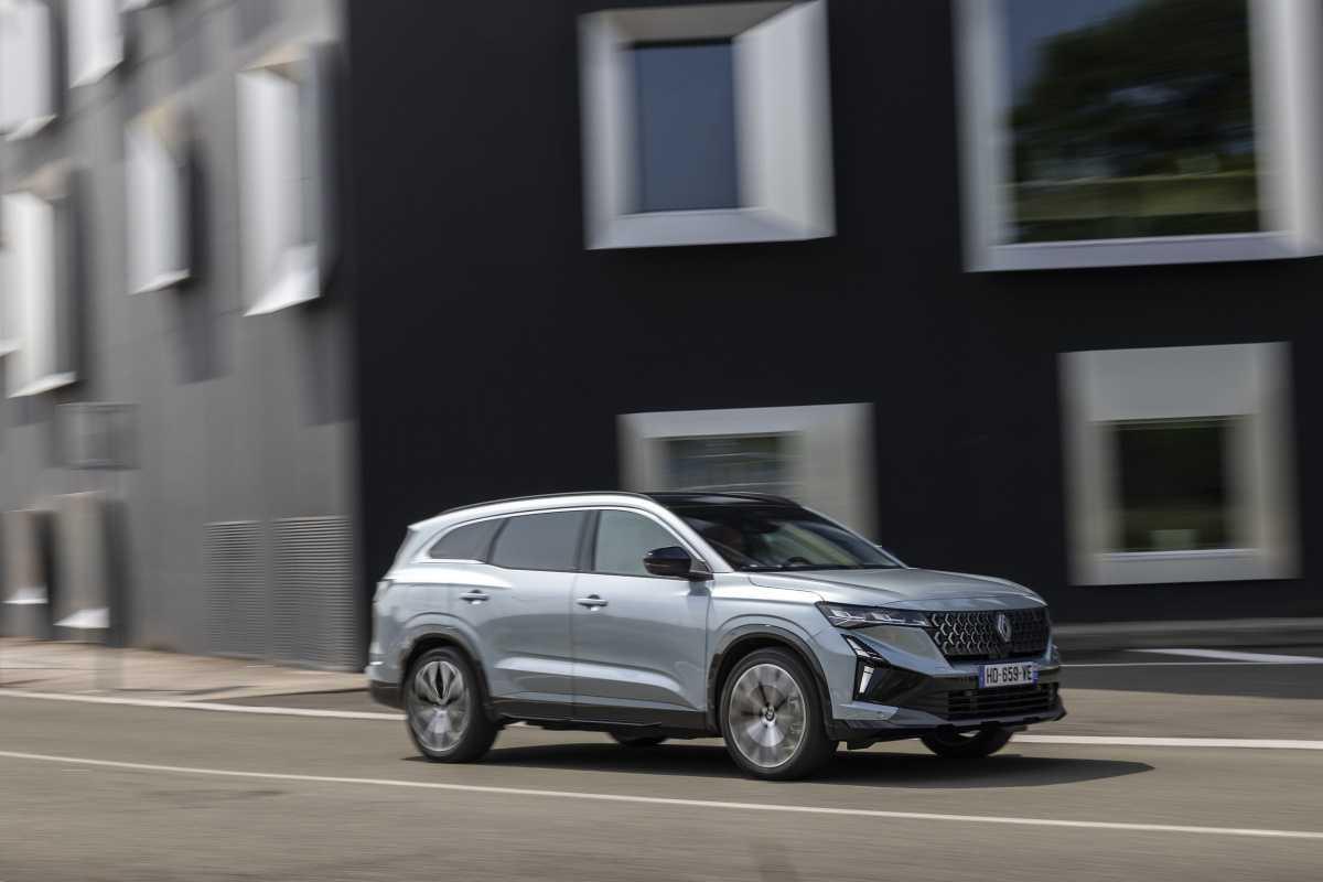 DOS MOTORES FULL HYBRID E-TECH DE NUEVA GENERACIÓN A PRUEBA EN SYMBIOZ Y NUEVO ESPACE