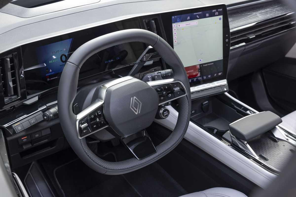 DOS MOTORES FULL HYBRID E-TECH DE NUEVA GENERACIÓN A PRUEBA EN SYMBIOZ Y NUEVO ESPACE
