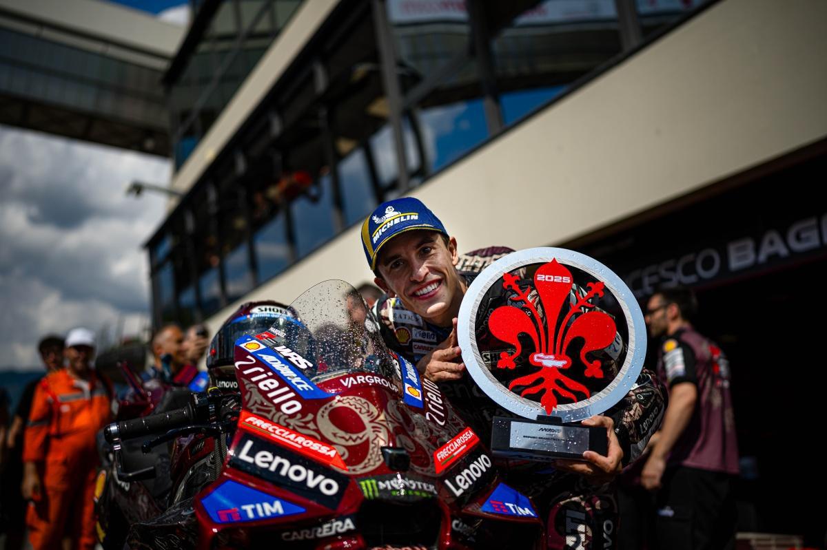  Marc Márquez y el Ducati Lenovo Team marcan la diferencia en Mugello y conquistan la victoria en el Gran Premio Brembo de Italia. Francesco Bagnaia, cuarto