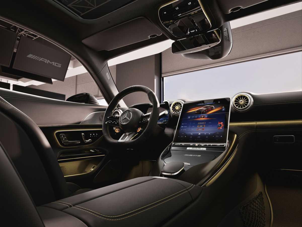 MERCEDES-AMG E IWC SCHAFFHAUSEN DAN LA BIENVENIDA EN UN EXCLUSIVO PREESTRENO A LA NUEVA PELÍCULA DE CARRERAS F1