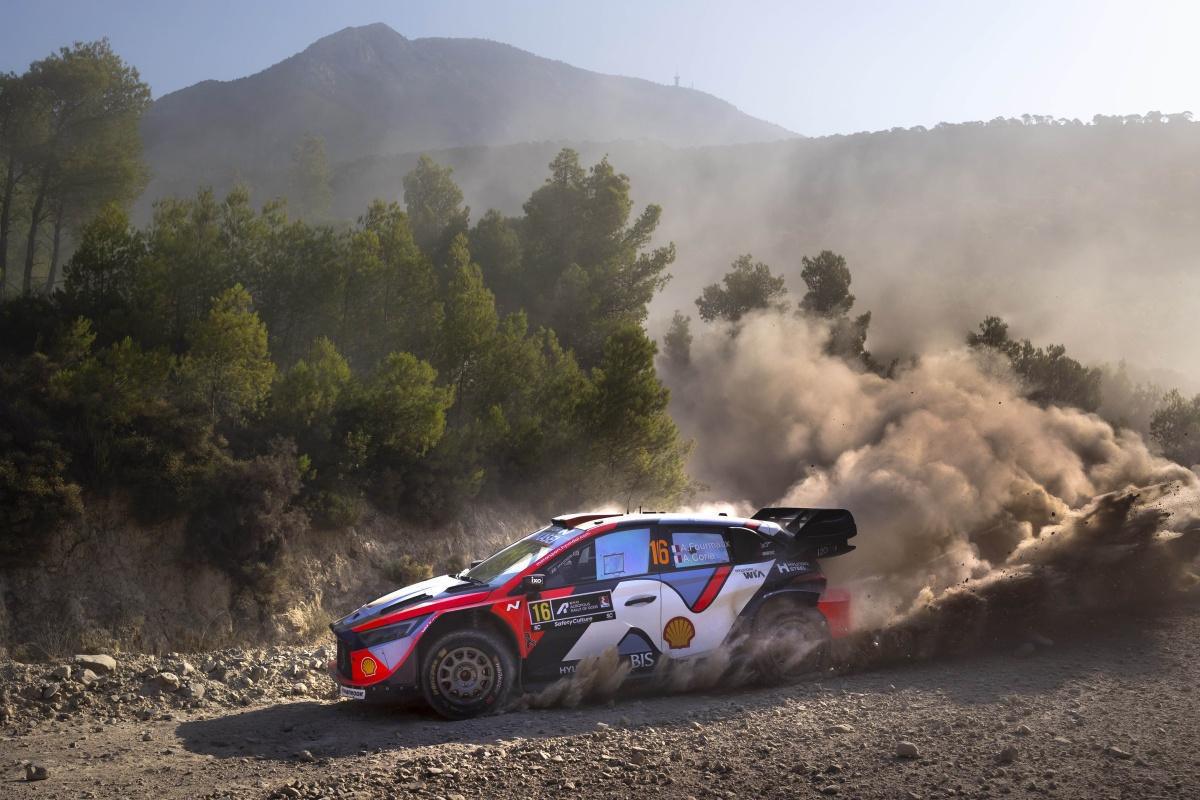 Tänak (Hyundai) sigue liderando el Rally Acrópolis