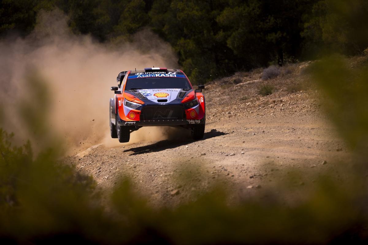 VICTORIA DE HYUNDAI (TÄNAK) EN EL RALLY ACROPOLIS. FOURMAUX TERCERO
