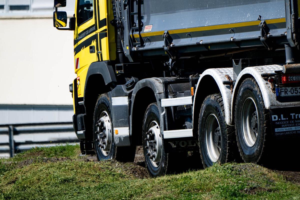 MICHELIN ABRE SU CENTRO DE I+D EN LADOUX: UN PASO HACIA UNA MOVILIDAD SEGURA, CONECTADA Y SOSTENIBLE PARA LAS FLOTAS DE TRANSPORTE MICHELIN ABRE SU CENTRO DE I+D EN LADOUX: UN PASO HACIA UNA MOVILIDAD SEGURA, CONECTADA Y SOSTENIBLE PARA LAS FLOTAS DE TRANSPORTE