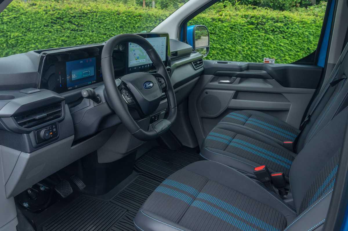 FORD PRO LE AÑADE TRACCIÓN TOTAL A LA E-TRANSIT CUSTOM PARA MEJORAR SUS CAPACIDADES