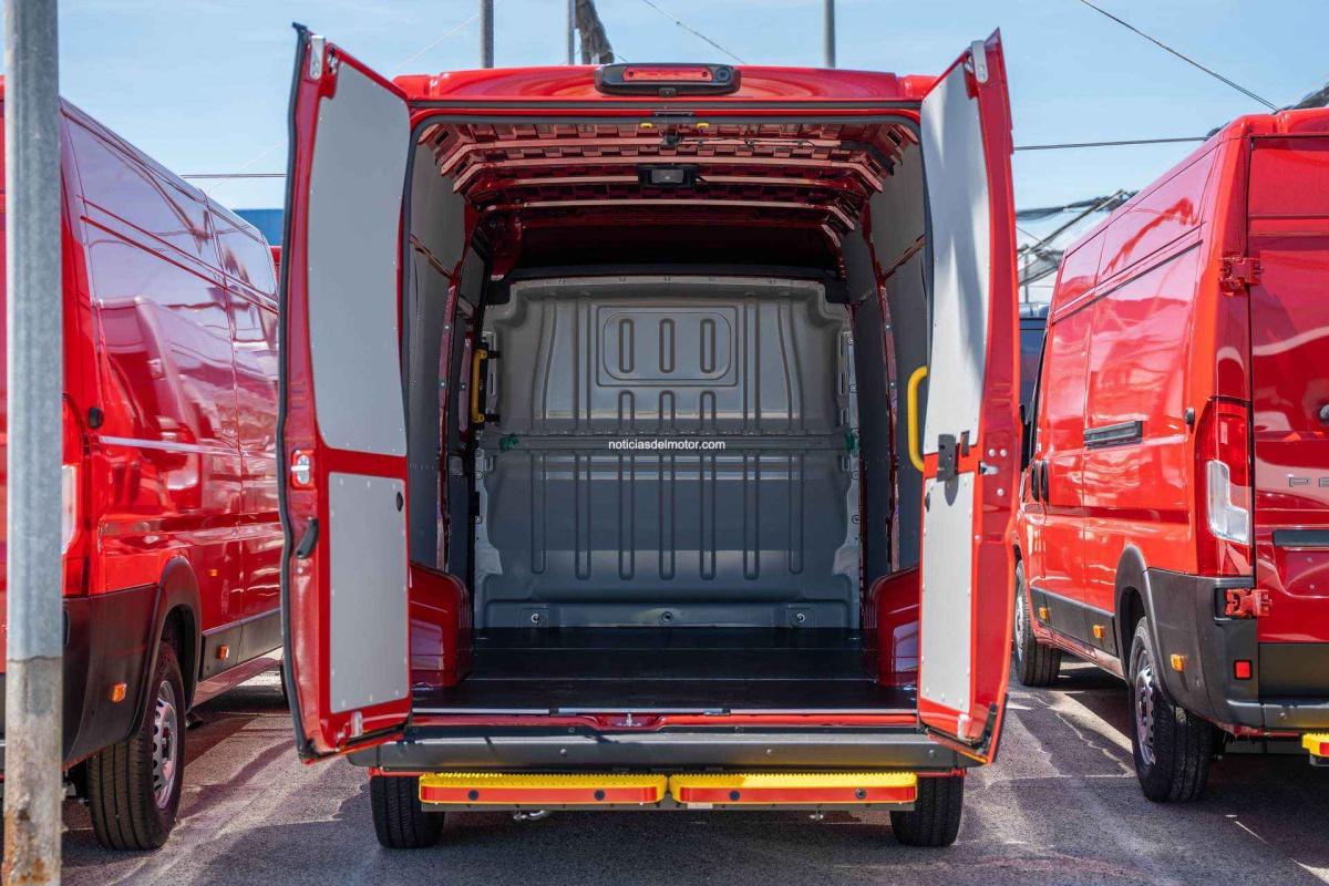 STELLANTIS PRO ONE ANUNCIA EL INICIO DE LA PRODUCCIÓN DE NUEVAS VERSIONES DE LA VAN GRANDE «CARGO BOX» Y DE VEHÍCULOS RECREATIVOS EN LA PLANTA ITALIANA DE ATESSA