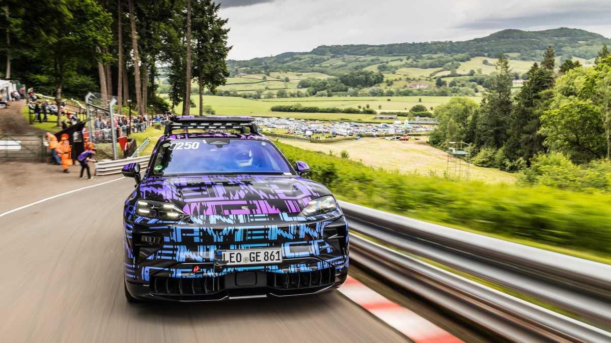 EL CAYENNE ELECTRIC DEMUESTRA SU RENDIMIENTO Y VERSATILIDAD