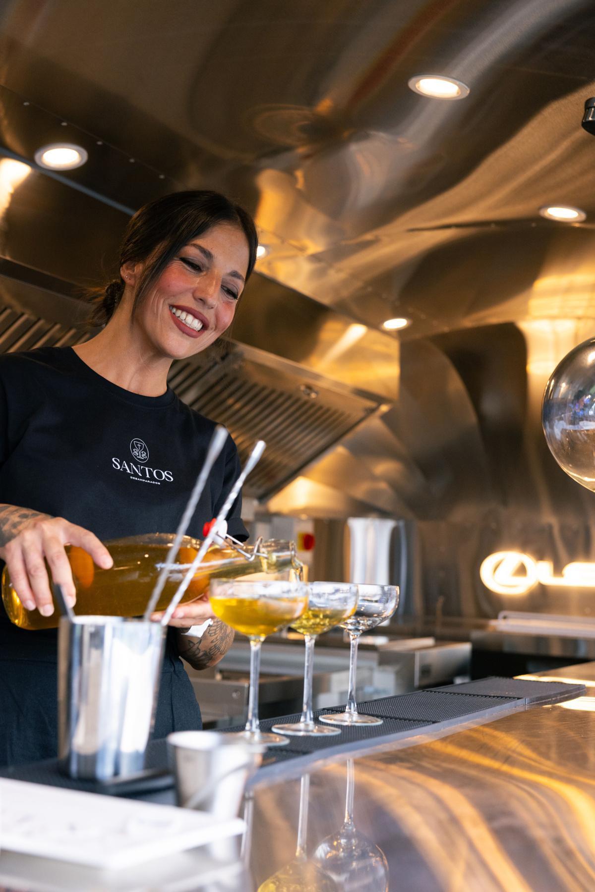 LEXUS SIRVE SU COCKTAIL 0.0 A BORDO DEL FOOD TRUCK OMOTENASHI ON-THE-GO