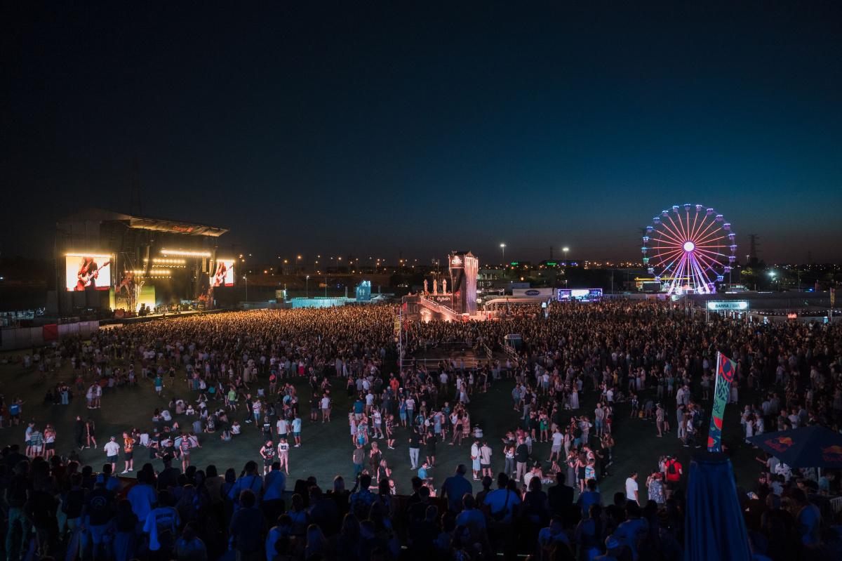 ¿CUÁNTOS KILÓMETROS SE PODRÍAN RECORRER CON LA ENERGÍA GENERADA POR 60.000 PERSONAS BAILANDO EN MAD COOL FESTIVAL? ¿CUÁNTOS KILÓMETROS SE PODRÍAN RECORRER CON LA ENERGÍA GENERADA POR 60.000 PERSONAS BAILANDO EN MAD COOL FESTIVAL?