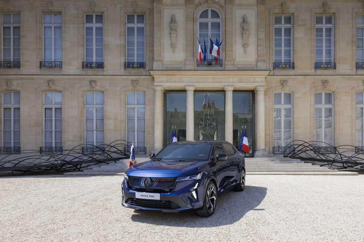 RENAULT RAFALE PRESIDENCIAL: UN COCHE EXCEPCIONAL DISEÑADO PARA LAS EXIGENCIAS DE LA REPÚBLICA FRANCESA RENAULT RAFALE PRESIDENCIAL: UN COCHE EXCEPCIONAL DISEÑADO PARA LAS EXIGENCIAS DE LA REPÚBLICA FRANCESA