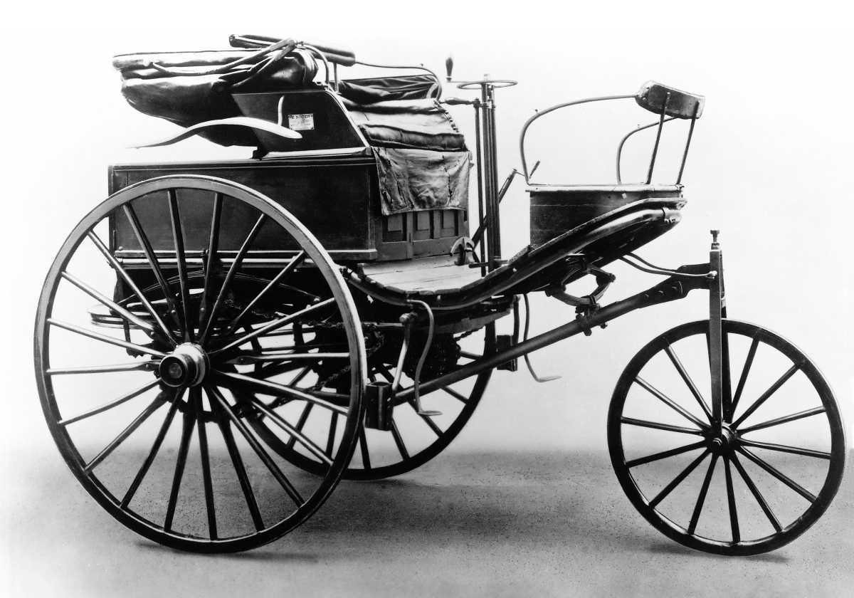 EL MUSEO DE HISTORIA DE LA AUTOMOCIÓN DE SALAMANCA INAUGURA LA EXPOSICIÓN “MERCEDES. LA ESTRELLA”