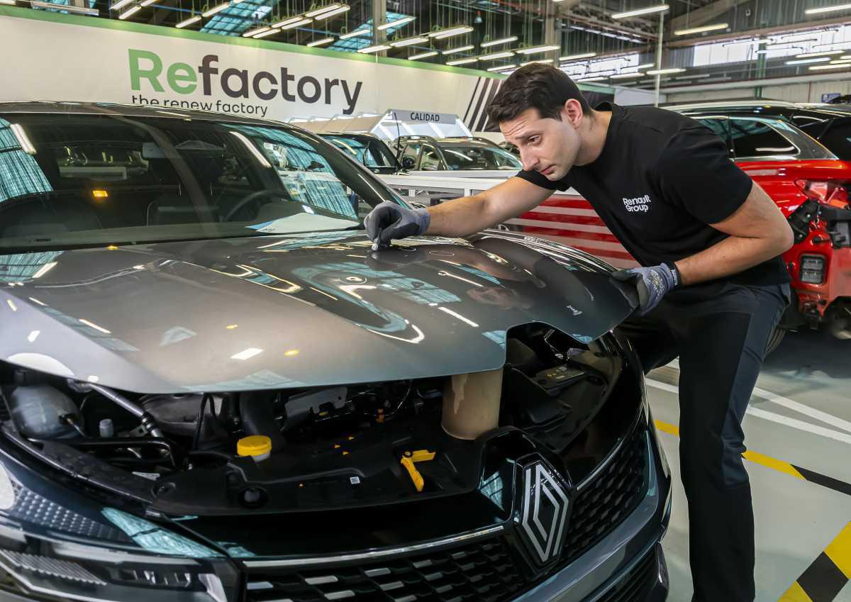 RENAULT GROUP INAUGURA REFACTORY VALLADOLID, SU SEGUNDA PLANTA DE REACONDICIONAMIENTO DE VEHÍCULOS EN ESPAÑA RENAULT GROUP INAUGURA REFACTORY VALLADOLID, SU SEGUNDA PLANTA DE REACONDICIONAMIENTO DE VEHÍCULOS EN ESPAÑA