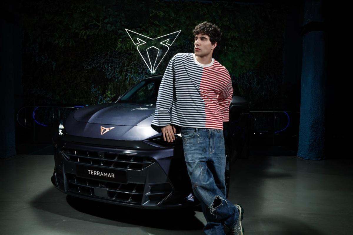 Javier Calvo y Javier Ambrossi se unen a la tribu de CUPRA City Garage Madrid Javier Calvo y Javier Ambrossi se unen a la tribu de CUPRA City Garage Madrid