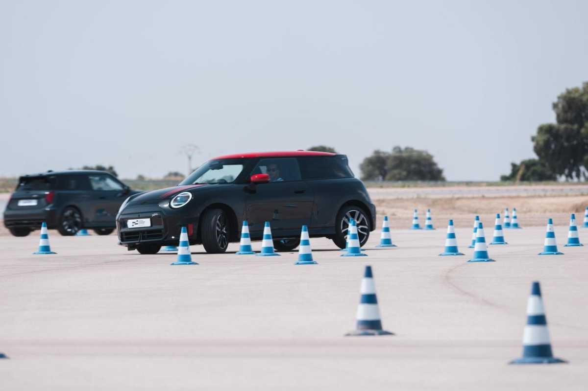 LOS NUEVOS MODELOS MINI JOHN COOPER WORKS MUESTRAN TODO SU POTENCIAL EN LA PISTA DE PRUEBAS DE HAKKA RING