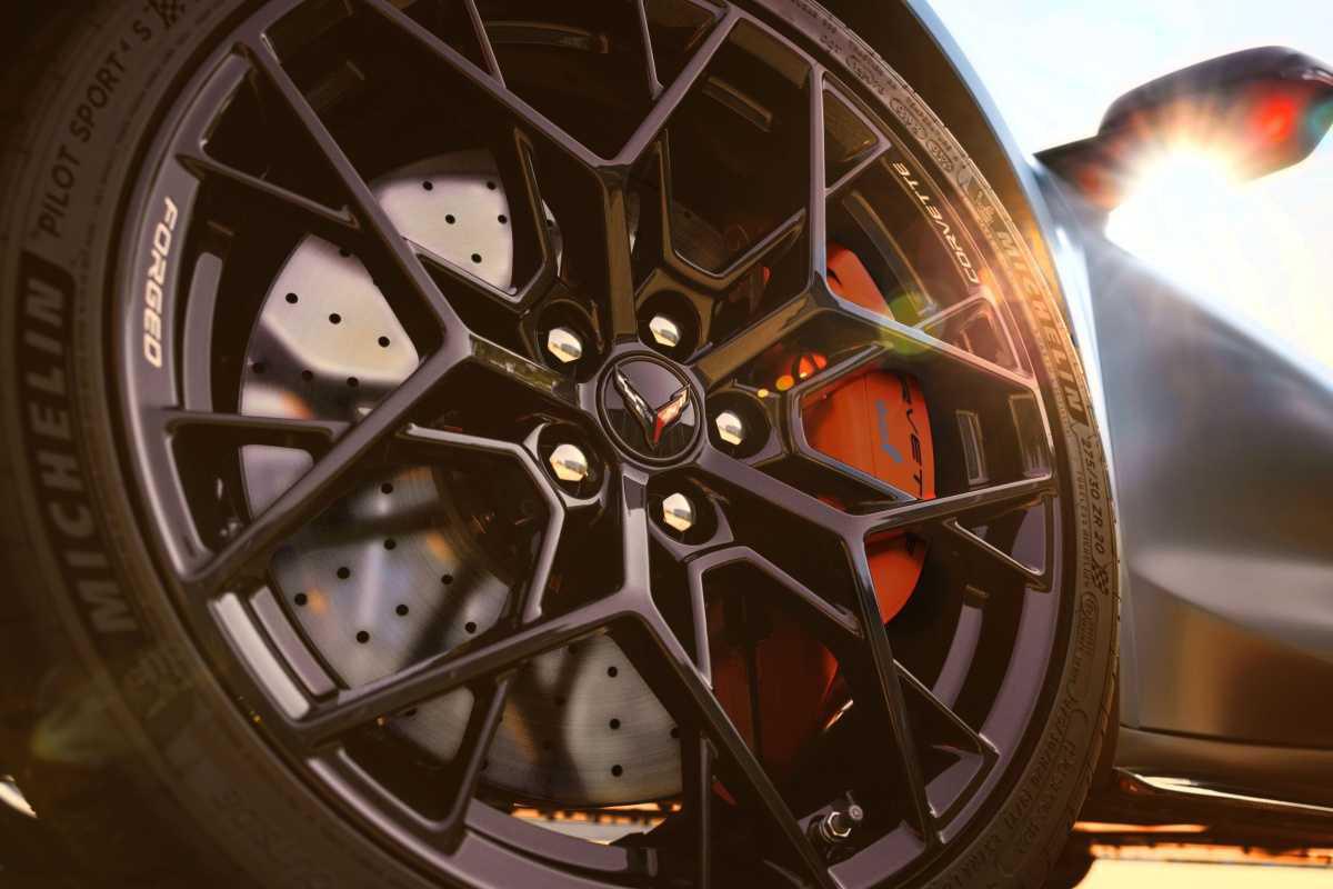 CHEVY ANUNCIA EL PRECIO DEL CORVETTE ZR1X Y REVELA LA EDICIÓN LIMITADA QUAIL SILVER CHEVY ANUNCIA EL PRECIO DEL CORVETTE ZR1X Y REVELA LA EDICIÓN LIMITADA QUAIL SILVER