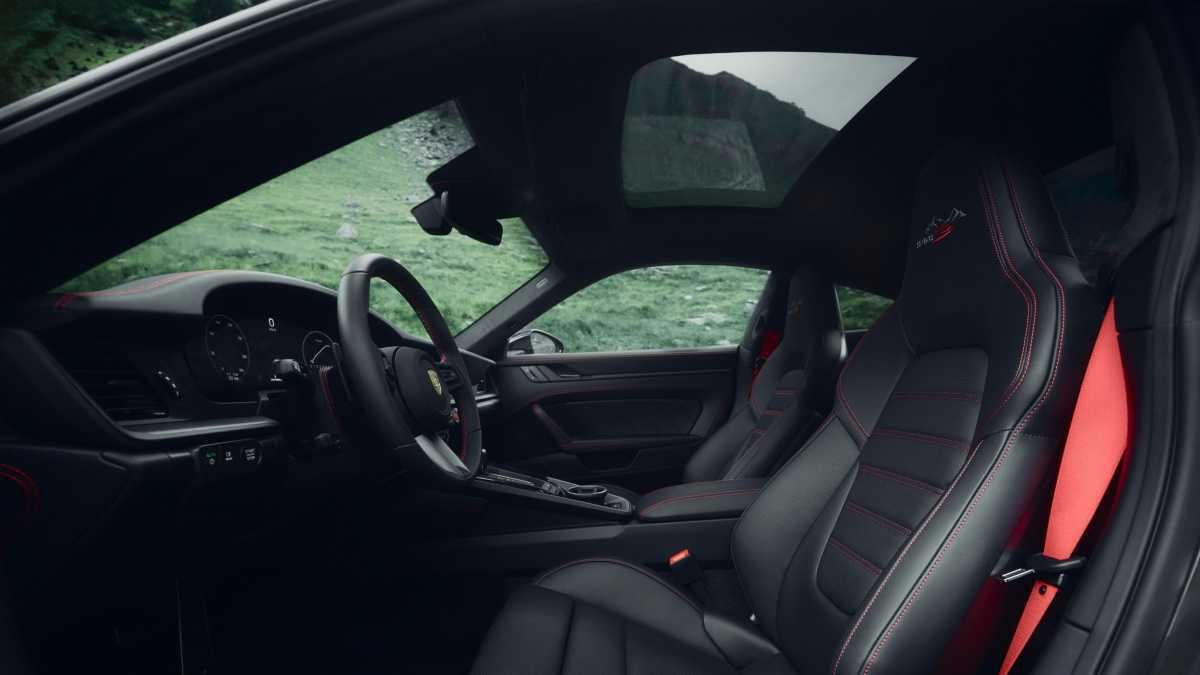 HOMENAJE DE PORSCHE A LA CARRETERA TRANSFĂGĂRĂȘAN CON UN PROYECTO SONDERWUNSCH