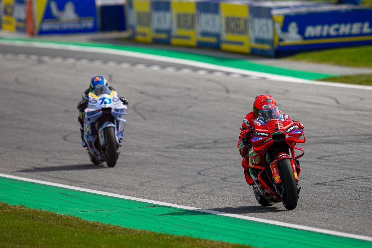 Marc Márquez y el Ducati Lenovo Team se llevan la Sprint de Spielberg. Retirada para Francesco Bagnaia Marc Márquez y el Ducati Lenovo Team se llevan la Sprint de Spielberg. Retirada para Francesco Bagnaia