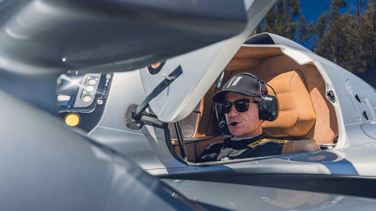 ROGER PENSKE CONDUCE POR PRIMERA VEZ EL PORSCHE 963 RSP QUE LLEVA SU NOMBRE