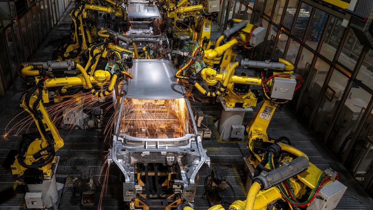 KIA INICIA LA PRODUCCIÓN DE VEHÍCULOS ELÉCTRICOS EN EUROPA CON EL EV4