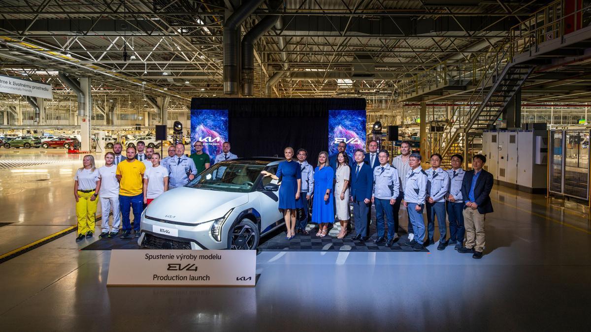 KIA INICIA LA PRODUCCIÓN DE VEHÍCULOS ELÉCTRICOS EN EUROPA CON EL EV4 KIA INICIA LA PRODUCCIÓN DE VEHÍCULOS ELÉCTRICOS EN EUROPA CON EL EV4