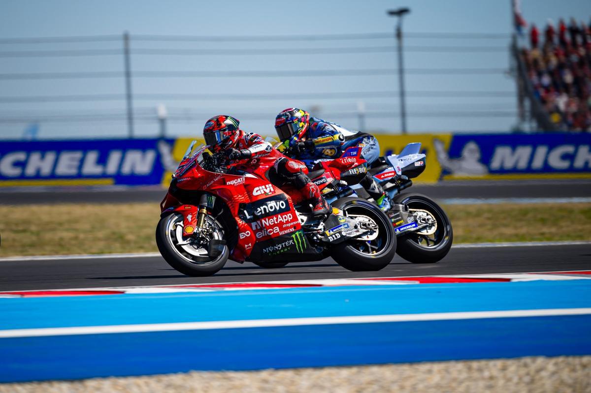Marc Márquez y el Ducati Lenovo Team triunfan también en carrera en el Balaton Park. Bagnaia, noveno, mostrando señales positivas Marc Márquez y el Ducati Lenovo Team triunfan también en carrera en el Balaton Park. Bagnaia, noveno, mostrando señales positivas
