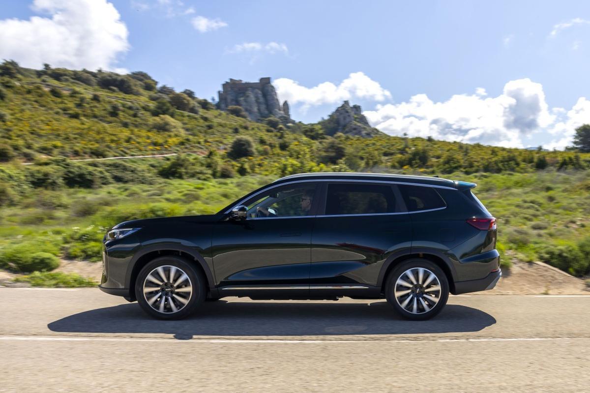 EL SUV DE 7 PLAZAS Y CERO EMISIONES CON LA MEJOR RELACIÓN CALIDAD/PRECIO SE LLAMA EBRO S800 PHEV PREMIUM EL SUV DE 7 PLAZAS Y CERO EMISIONES CON LA MEJOR RELACIÓN CALIDAD/PRECIO SE LLAMA EBRO S800 PHEV PREMIUM