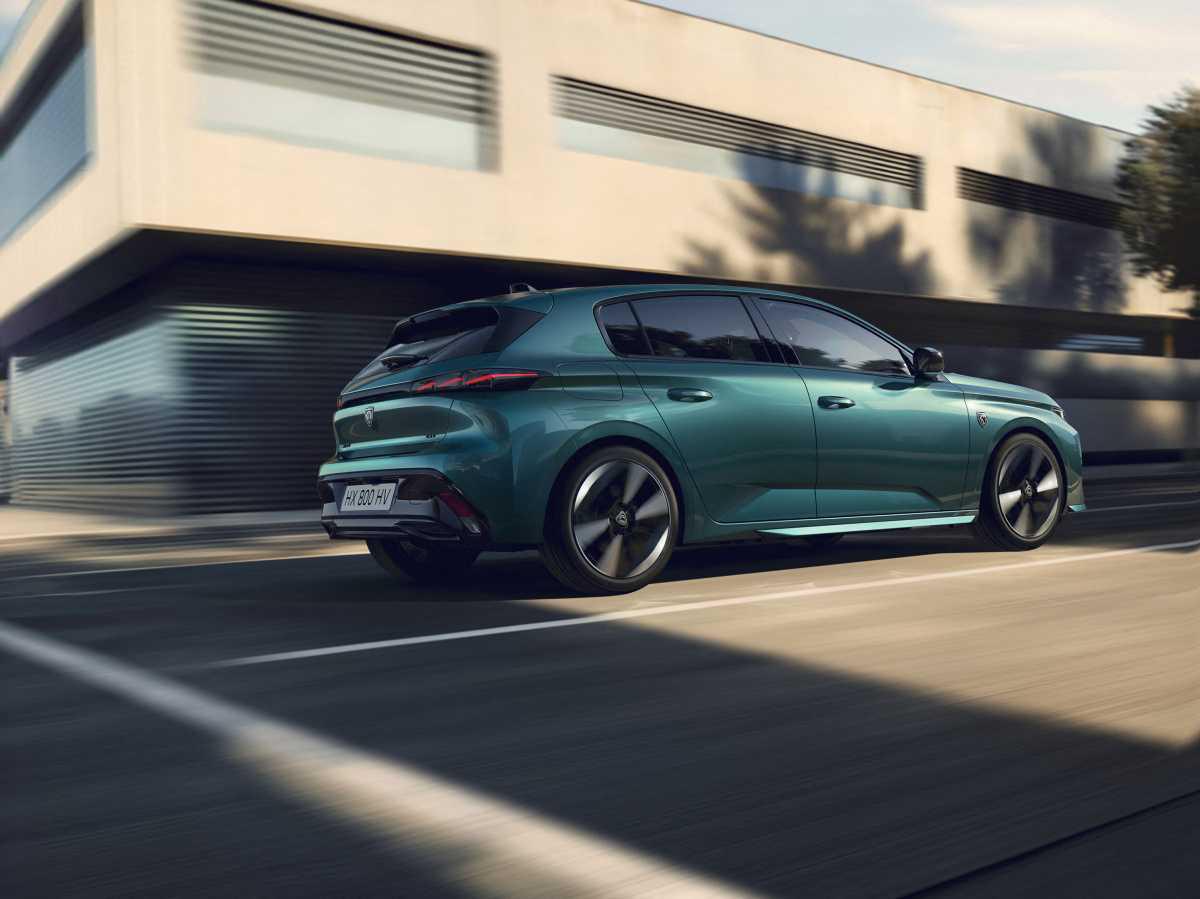 NUEVO PEUGEOT 308 Y PEUGEOT 308 SW: DISFRUTAR EN SERIO NUEVO PEUGEOT 308 Y PEUGEOT 308 SW: DISFRUTAR EN SERIO