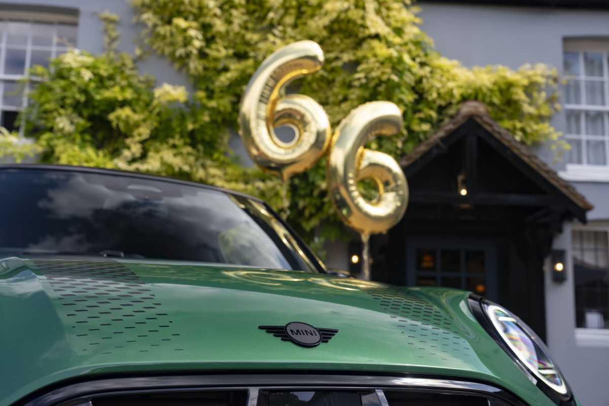 ¡FELIZ CUMPLEAÑOS, MINI! 66 AÑOS DE PLACER DE CONDUCIR CON ESTILO Y NOMBRE PROPIOS
