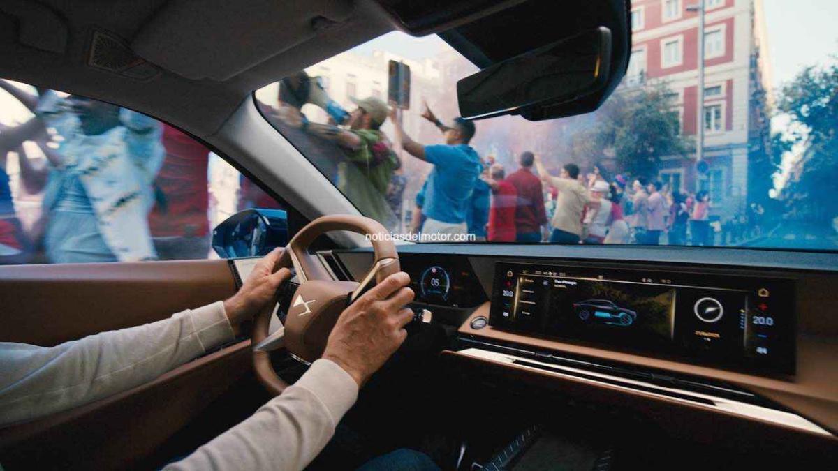 «SÍ, LOS FRANCESES A VECES SE PASAN DE LA RAYA». DS AUTOMOBILES PRESENTA SU NUEVA CAMPAÑA DE MARCA PARA EL LANZAMIENTO DEL DS N°8, SU MODELO INSIGNIA 100 % ELÉCTRICO «SÍ, LOS FRANCESES A VECES SE PASAN DE LA RAYA». DS AUTOMOBILES PRESENTA SU NUEVA CAMPAÑA DE MARCA PARA EL LANZAMIENTO DEL DS N°8, SU MODELO INSIGNIA 100 % ELÉCTRICO