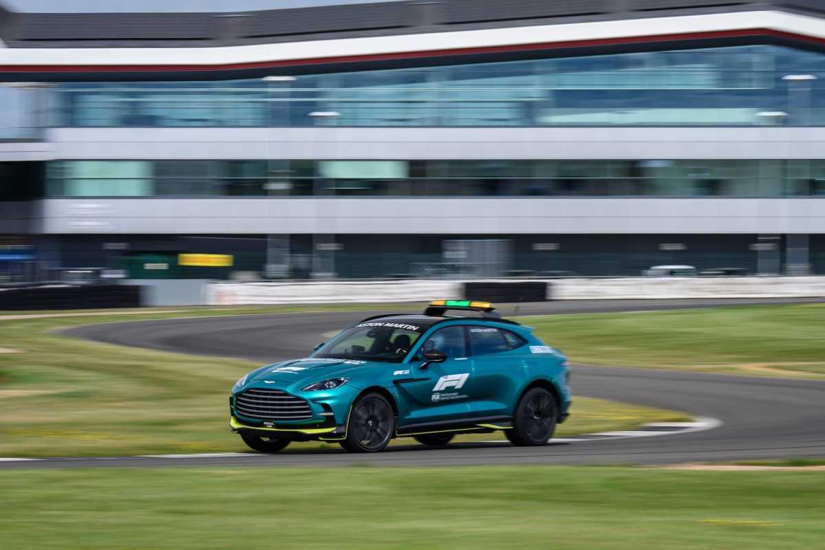 EL NUEVO ASTON MARTIN VANTAGE S ASUME LAS FUNCIONES DE SAFETY CAR DE LA FIA EN LA FÓRMULA 1