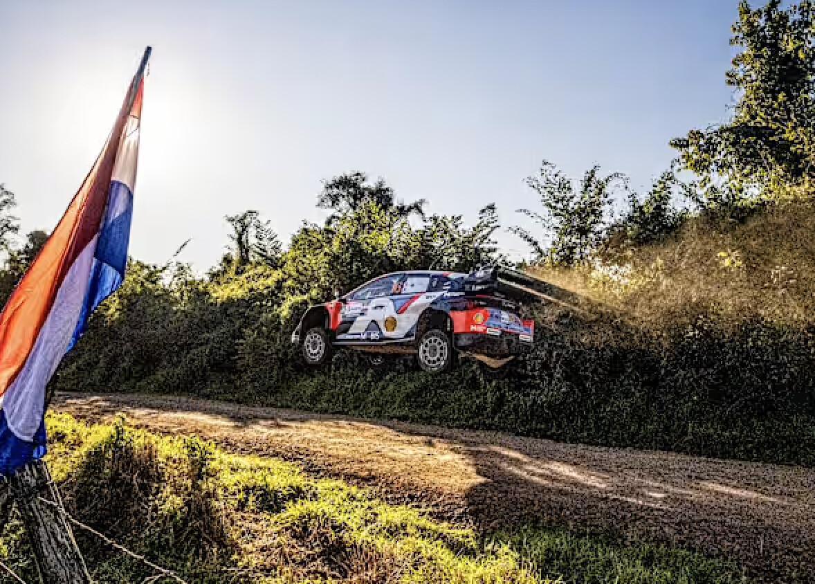 ROVANPERA lidera el brutal debut de Paraguay castiga a sus contendientes en el WRC ROVANPERA lidera el brutal debut de Paraguay castiga a sus contendientes en el WRC