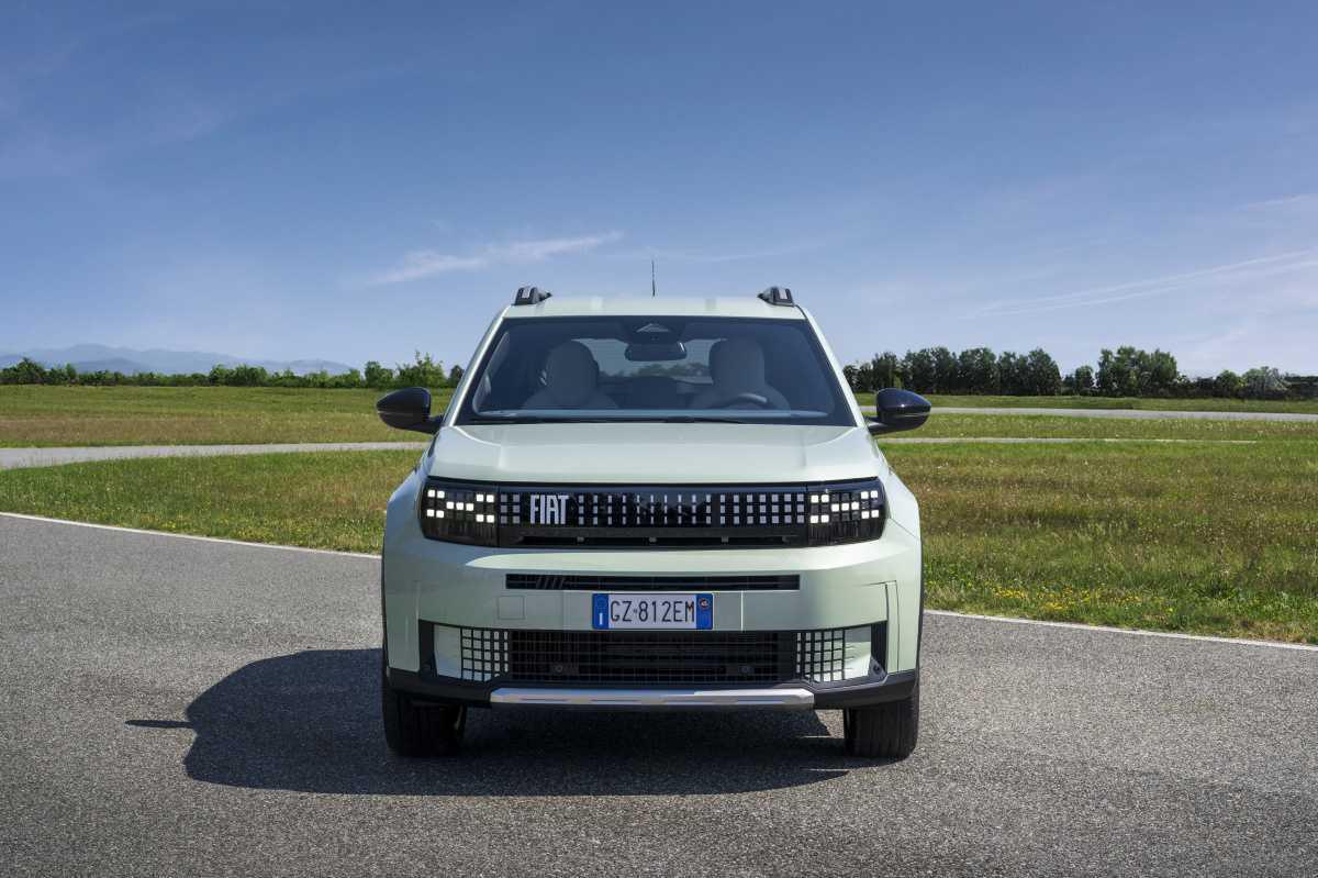 TRES MOTORIZACIONES, UN ICONO. FIAT PRESENTA LA TERCERA VERSIÓN DEL GRANDE PANDA: EL MODELO DE GASOLINA SE UNE AL HÍBRIDO Y AL ELÉCTRICO